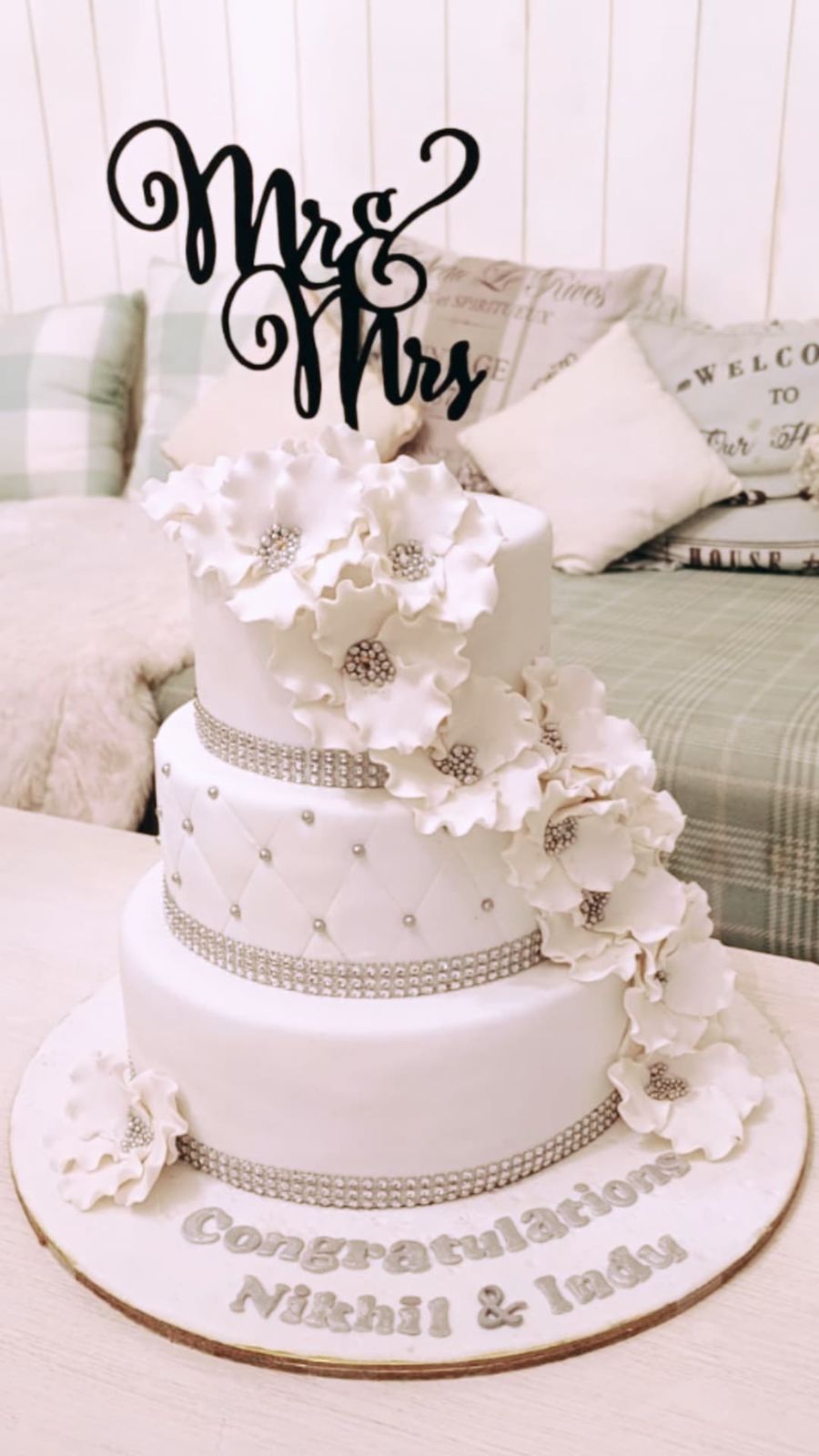 WHITE WHISPER LAYERS