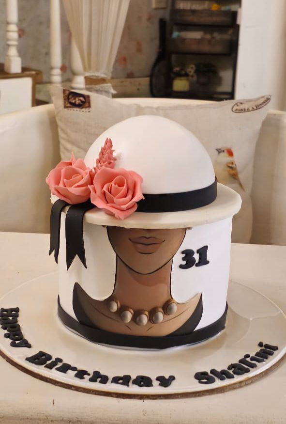 ELEGENT LADY IN HAT