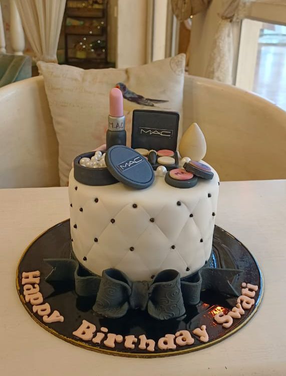 GLAMOROUS MOM'S TREAT