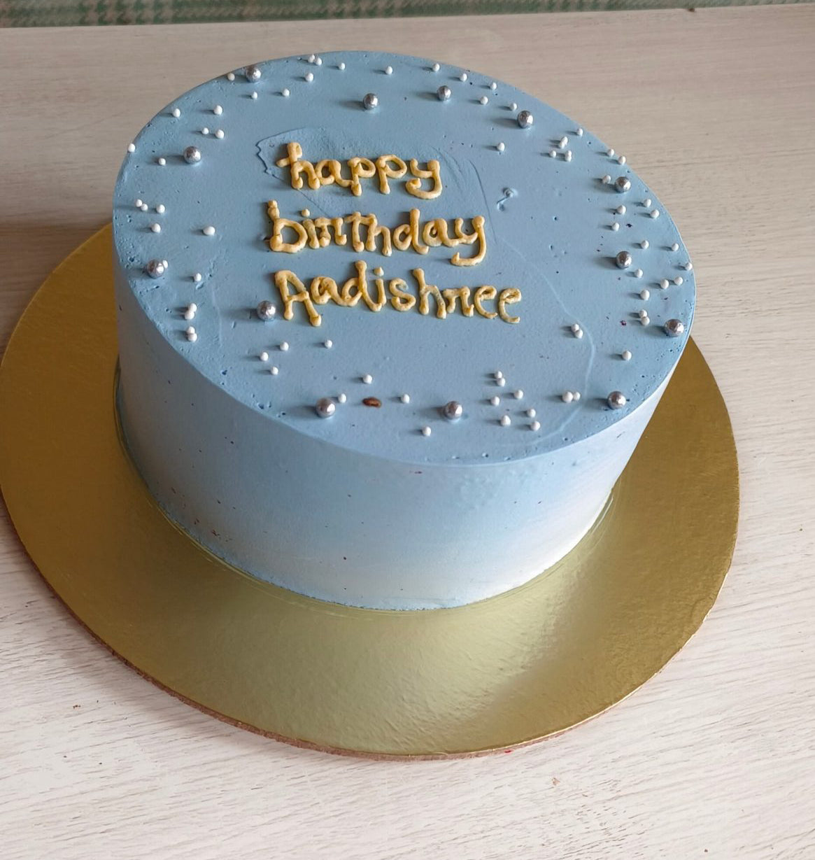 Creamy blue cake